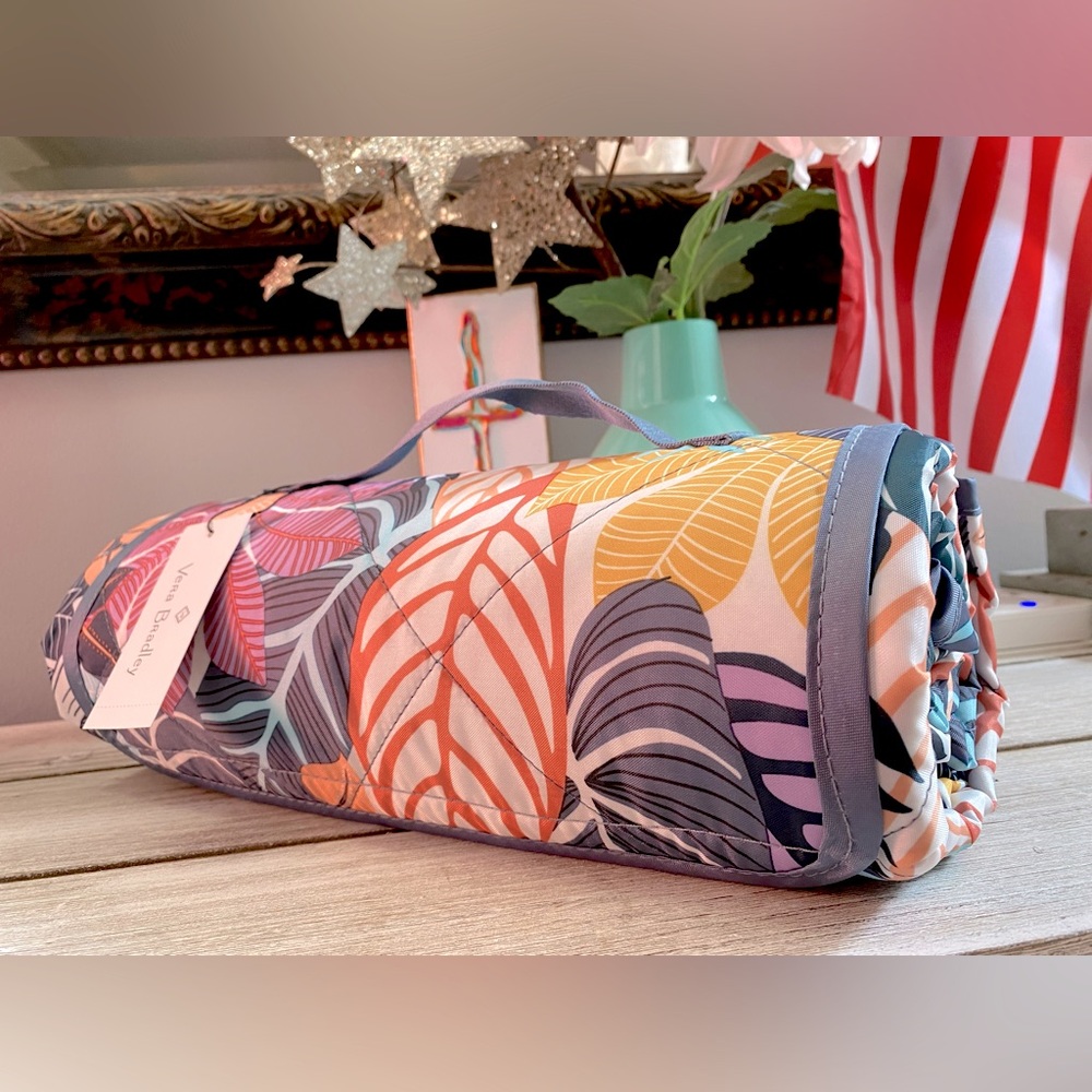 Vera Bradley Picnic Blanket Large w Carrying Handle β¨ Palm Floral - Picture 8 of 12